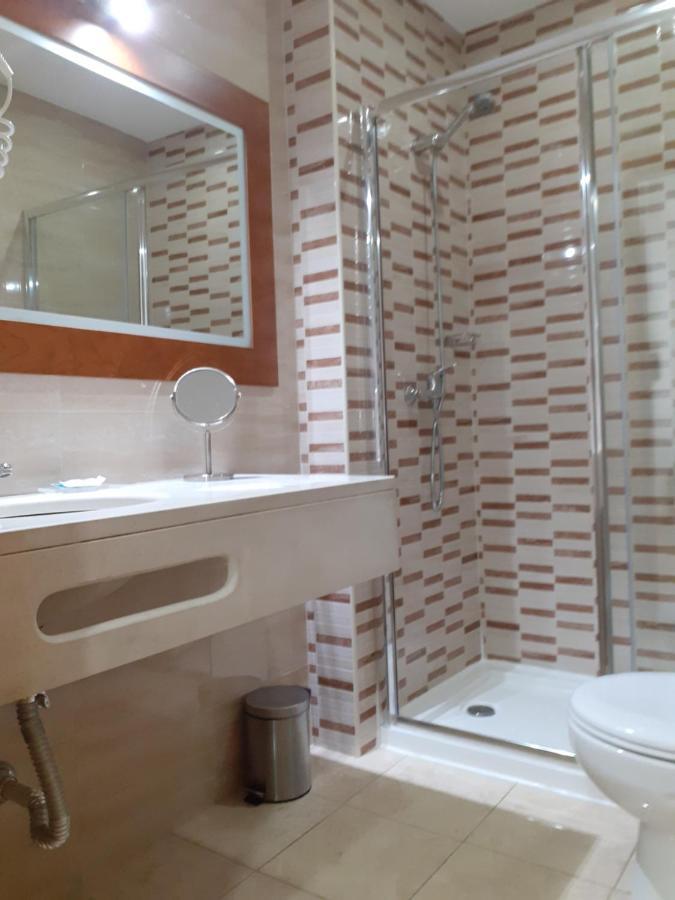 Hotel Square Serta Luaran gambar
