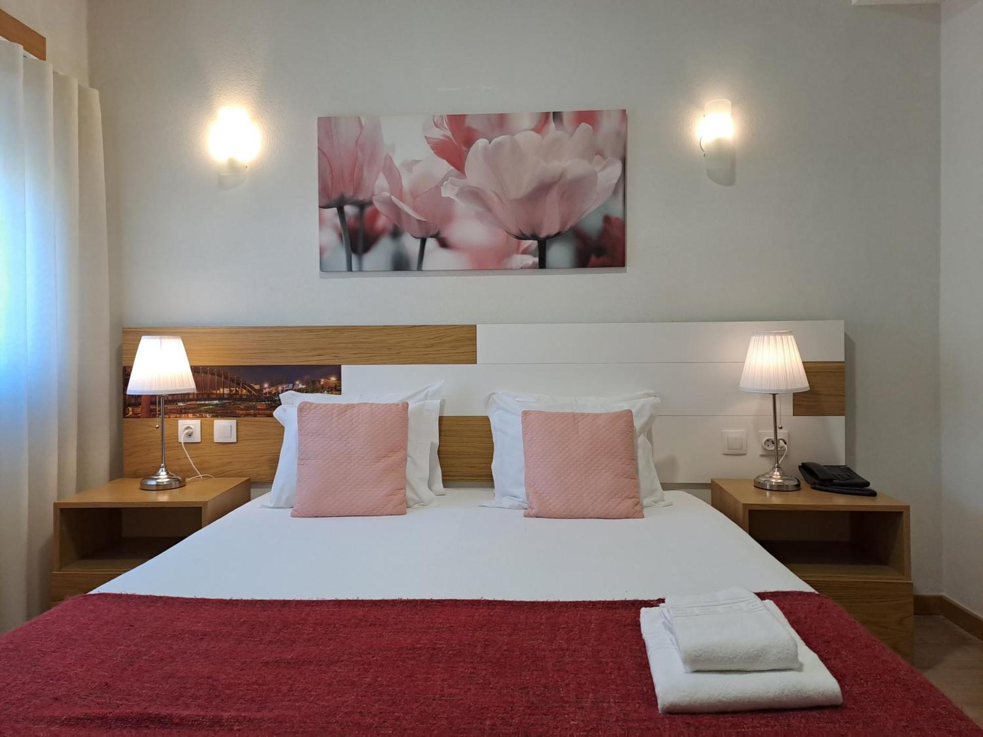 Hotel Square Serta Luaran gambar