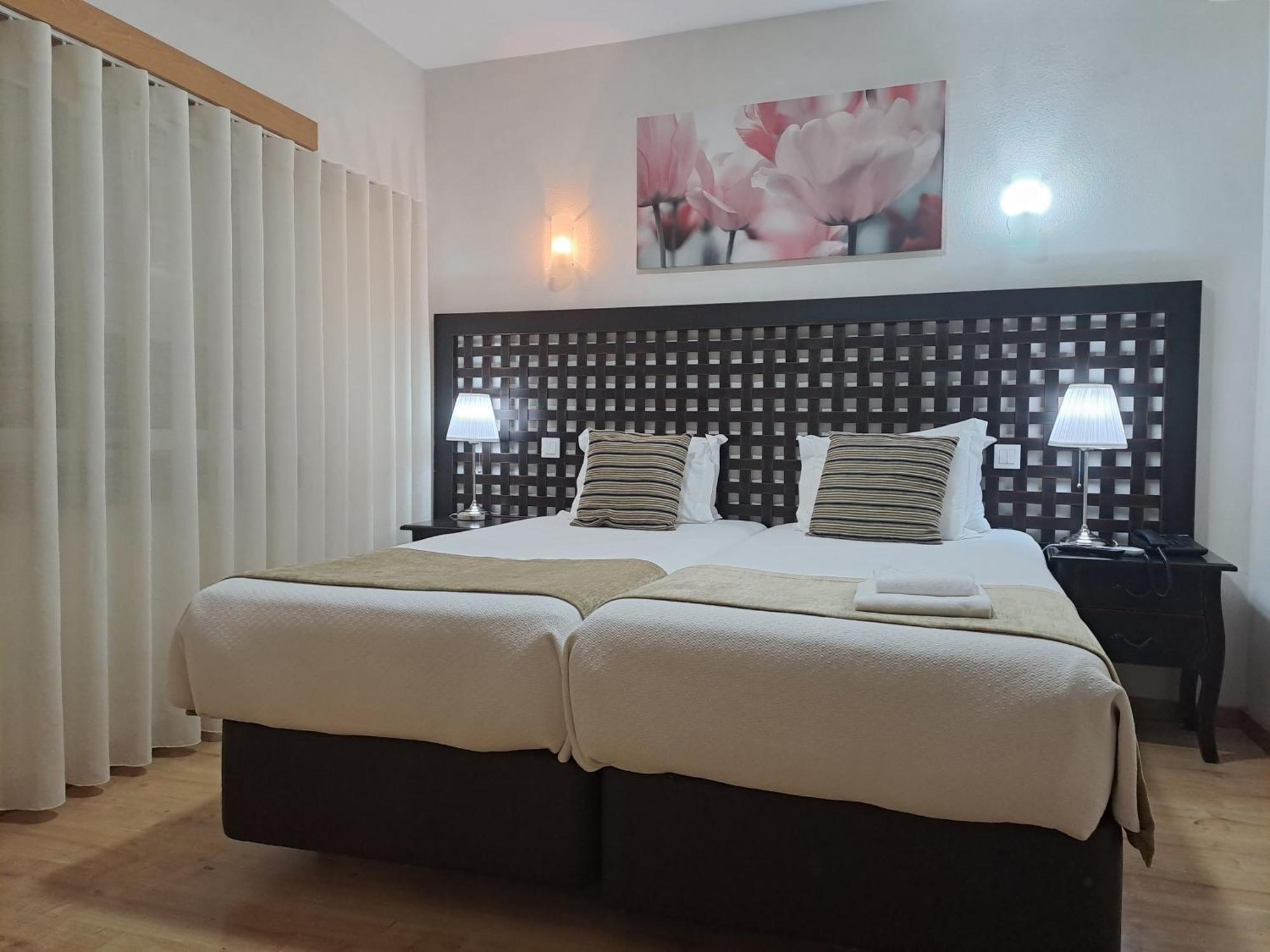 Hotel Square Serta Luaran gambar