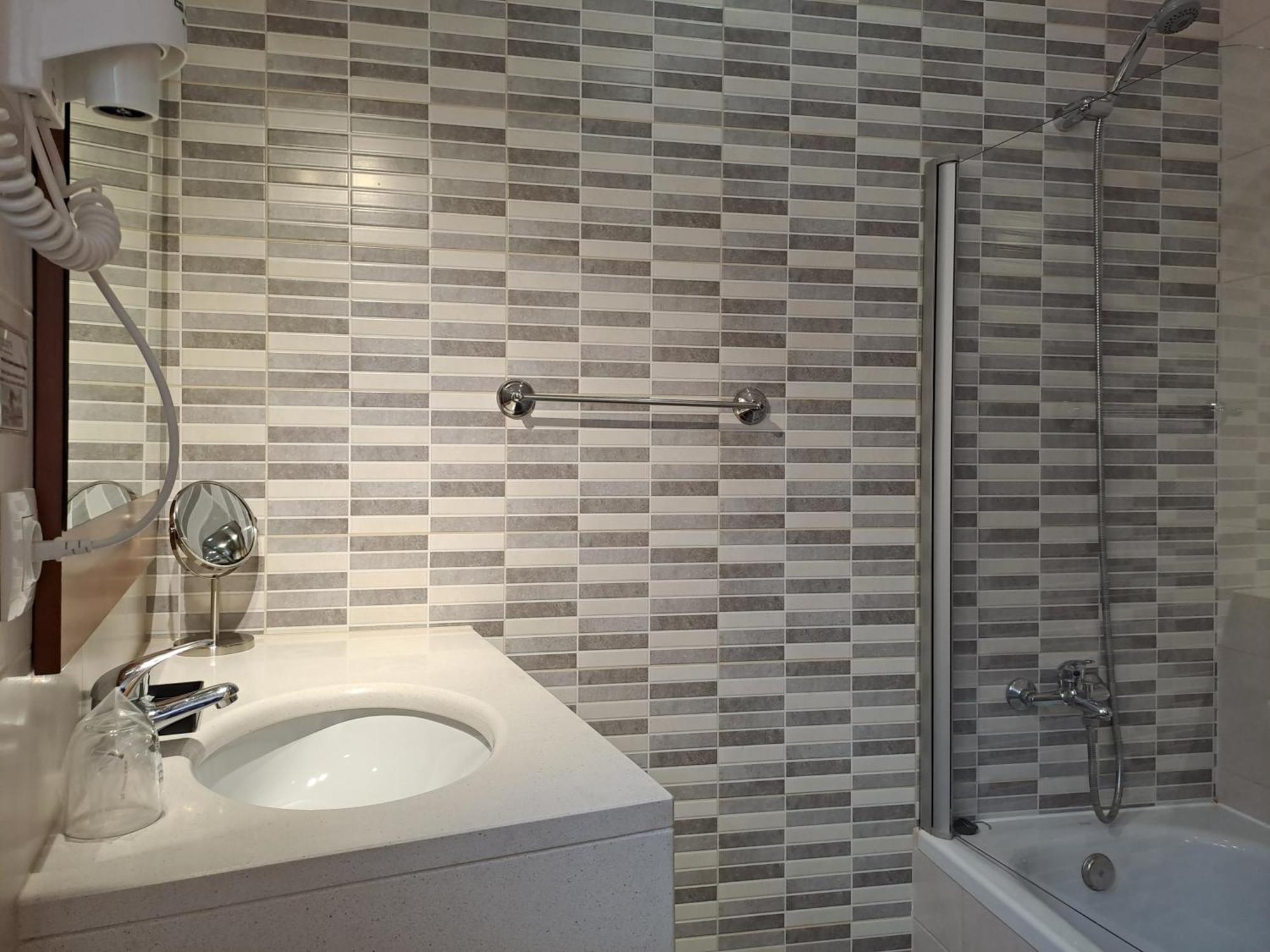 Hotel Square Serta Luaran gambar