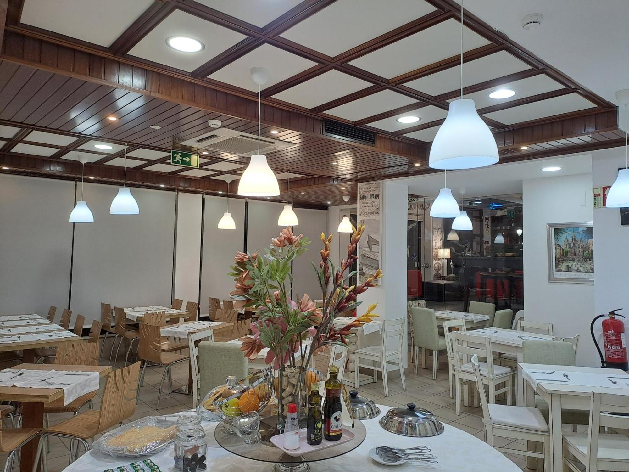 Hotel Square Serta Luaran gambar