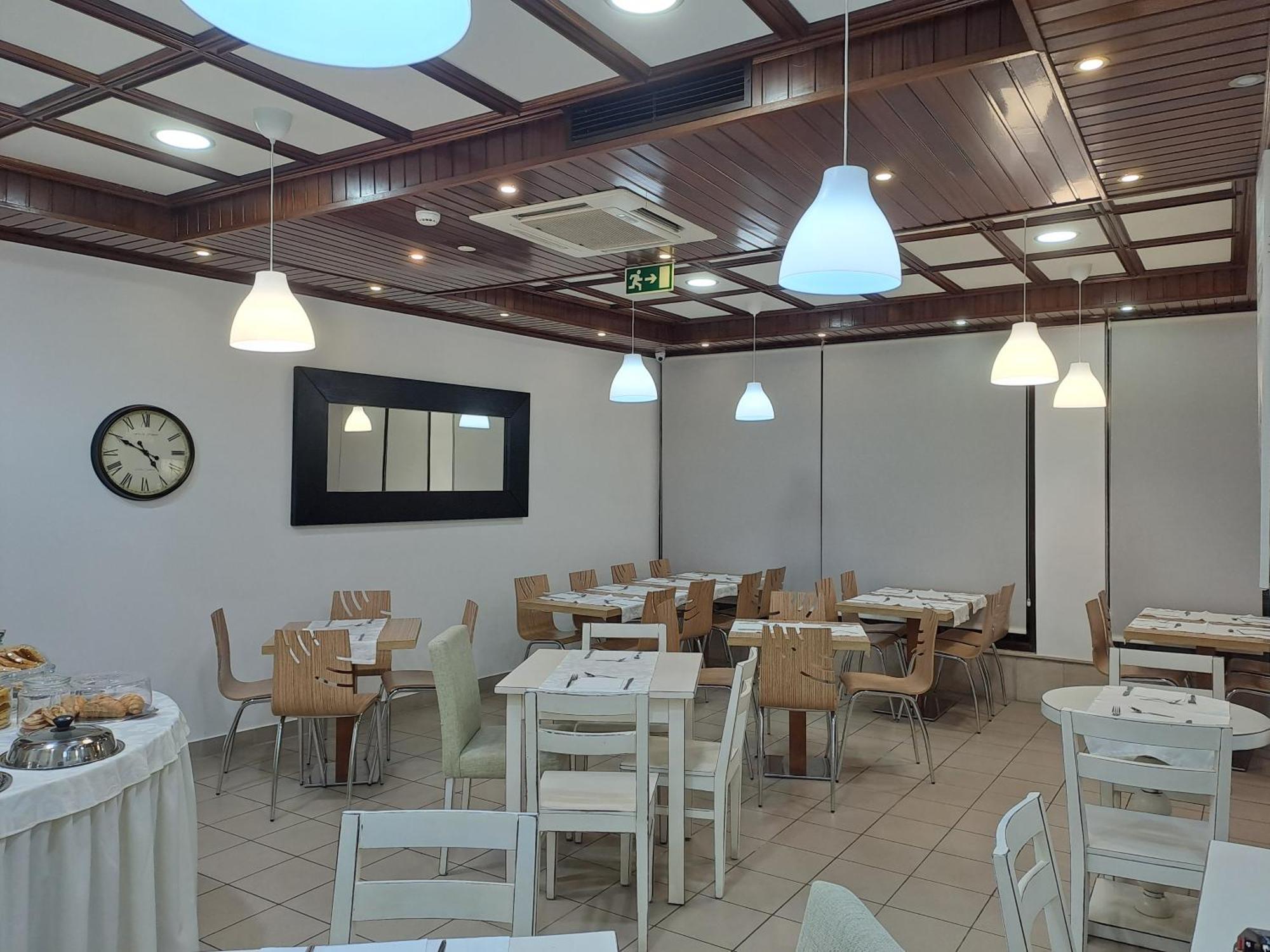 Hotel Square Serta Luaran gambar