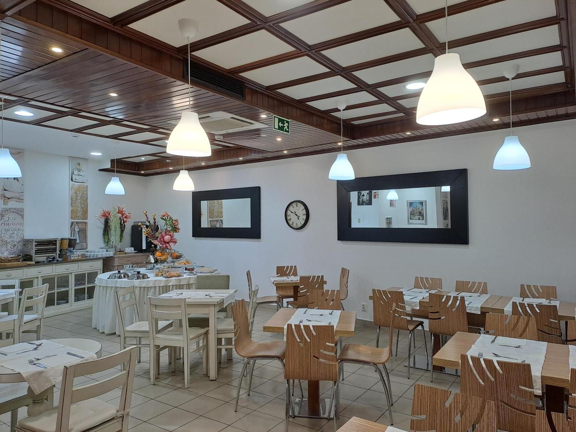 Hotel Square Serta Luaran gambar